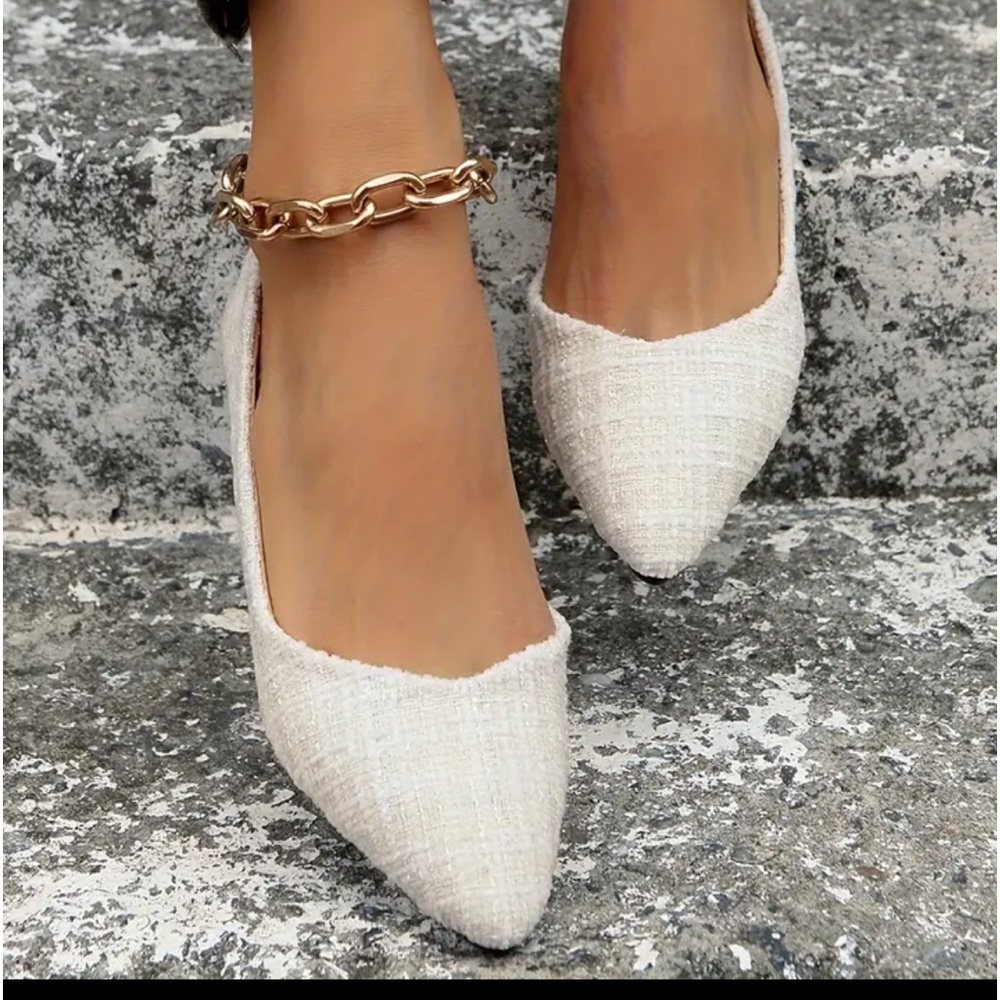 **3/$15** Like new pointy toe cream colored flats